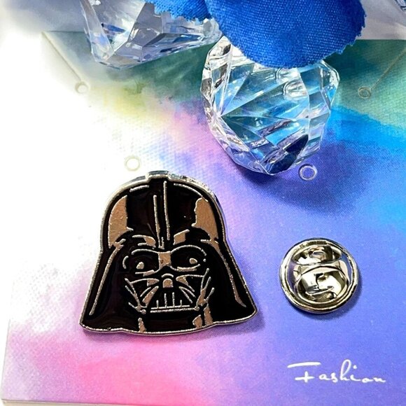 Darth Vader Helmet Lapel Pin Star Wars Villain Brooch Badge Accessories Jewelry - Picture 1 of 5
